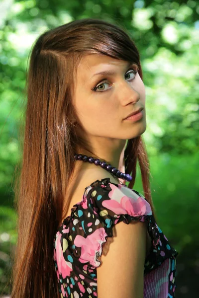 Young beauty girl in wood — Stockfoto