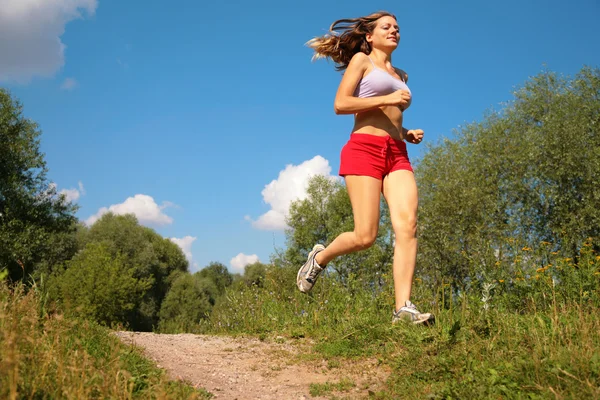 Chica corriendo bosque —  Fotos de Stock