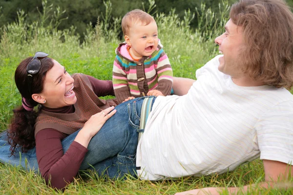 Parents with baby on nature — Stock Photo, Image