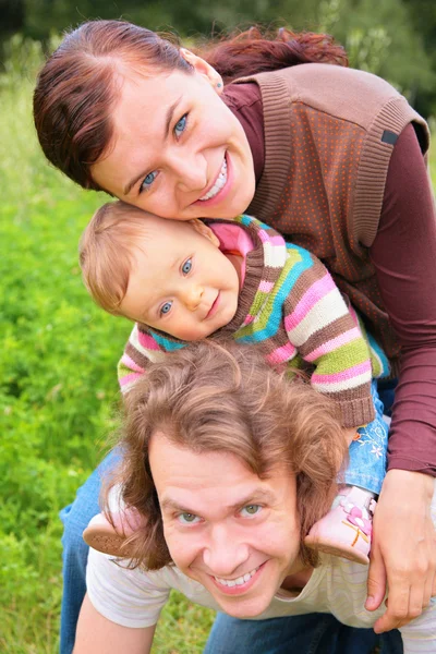 Mor och barn på far — Stockfoto