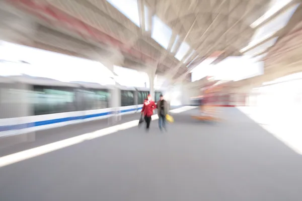 På tågstationen — Stockfoto