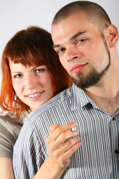 Jeune homme et femme rousse — Photo