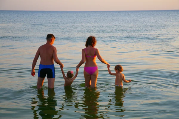 Familj i havet — Stockfoto