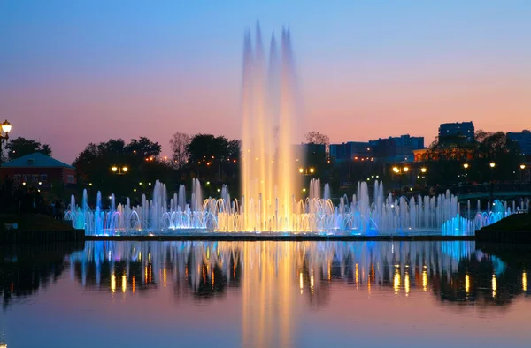 Shined fountain on sunset — Stock Photo, Image