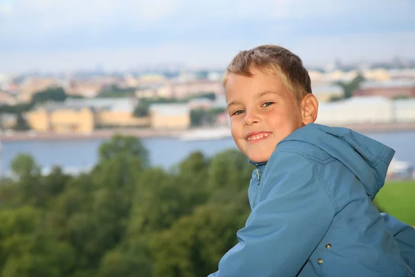 Boy against St.Petersburg — Stock Photo, Image