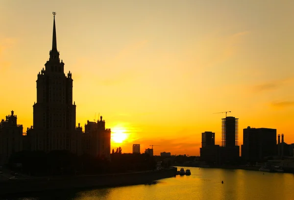 Coucher de soleil sur la rivière Moscou — Photo