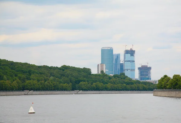 View of skyscrapers from Moscow River — Stock Photo, Image