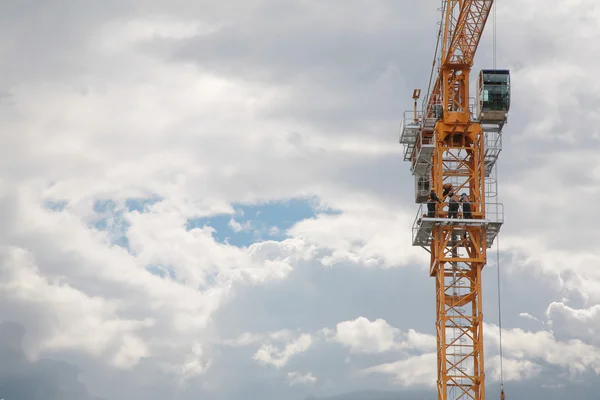 The elevating crane — Stock Photo, Image