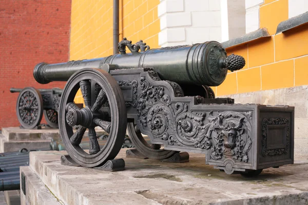 Old cannons near Arsenal. Kremlin. Moscow. Russia — Stock Photo, Image
