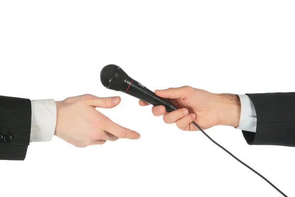 Mão tira microfone de outro — Fotografia de Stock