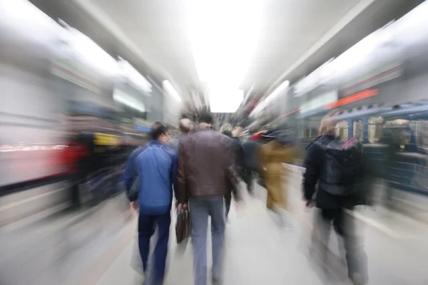 Zooming passageiros no metrô — Fotografia de Stock