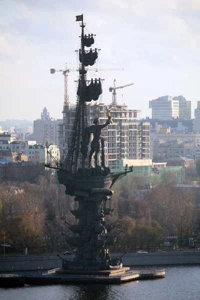 모스크바에 있는 베드로 대왕에게 바치는 기념물 — 스톡 사진
