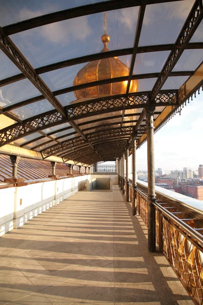 Covered footbridge to Temple of Christ of Savior in Moscow — Stock Photo, Image