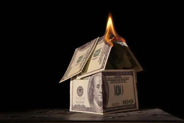 ドルの燃えている家 — ストック写真