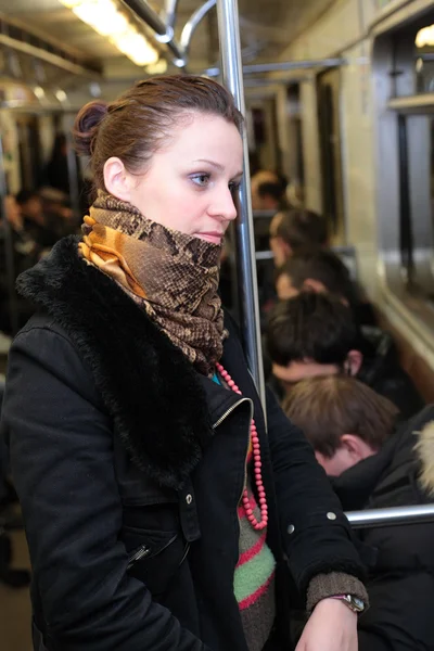 Flicka i vagn i metro — Stockfoto