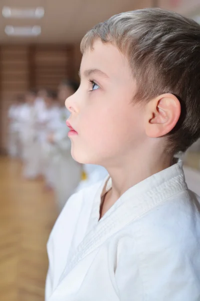 Karate chico en sport hall —  Fotos de Stock