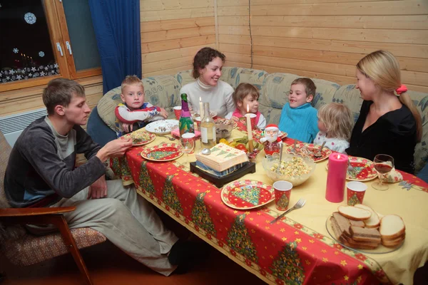 家人吃晚餐 — 图库照片