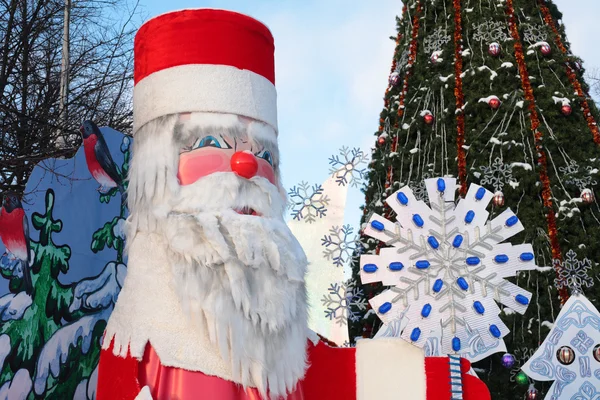 Father Frost model in park — Stock Photo, Image