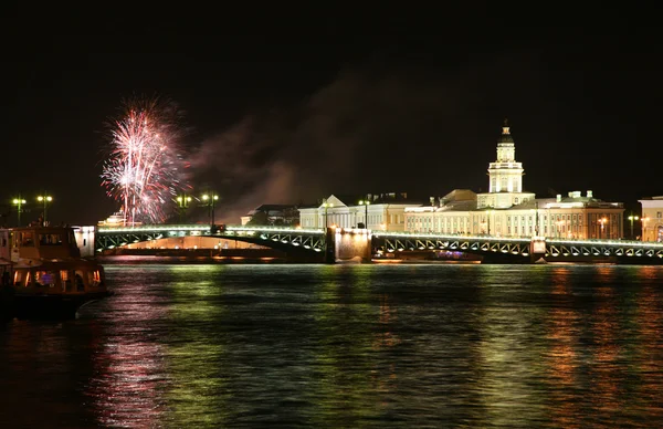 Fuochi d'artificio a San Pietroburgo — Foto Stock