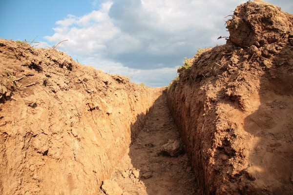 Желоб в земле
