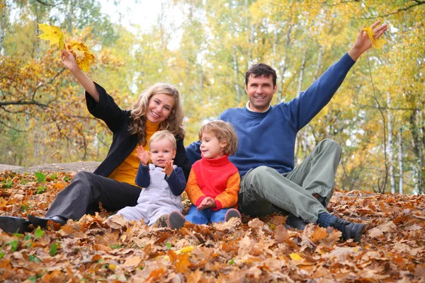 Family in autumn park — Stock Photo, Image