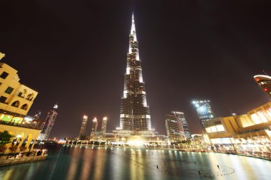 Burj Dubai skyscraper and fountain night time general view, Duba clipart