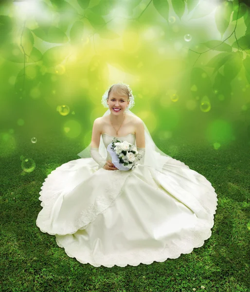 Nevěsta na zelené trávě koláž — Stock fotografie