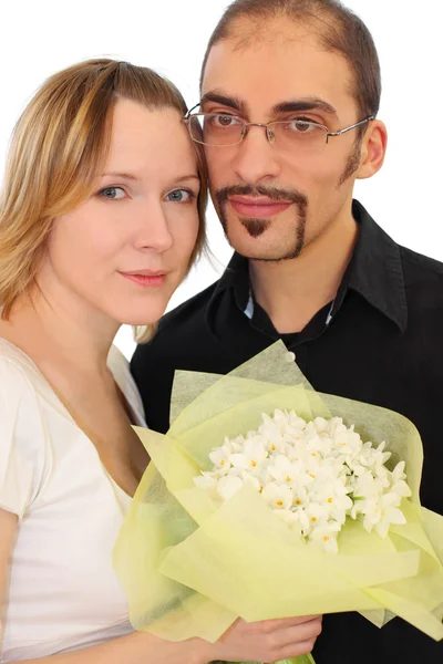 Gözlük ve güzellik sarışın kız ile erkek portresi bo çiçekler — Stok fotoğraf