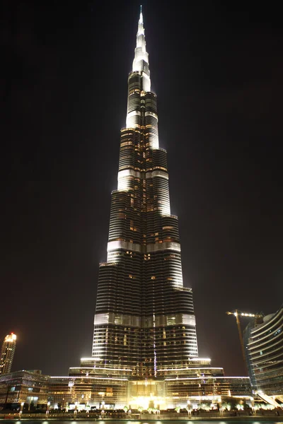 Burj Dubai pilvenpiirtäjä yöllä yleisnäkymä, Dubai, United — kuvapankkivalokuva