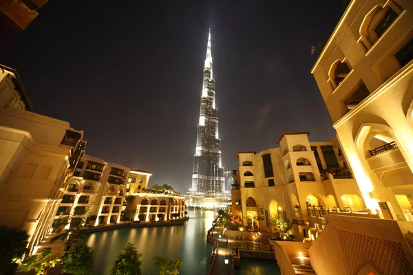 Burj Dubai rascacielos y edificios amarillos vista general, Dubai , — Foto de Stock