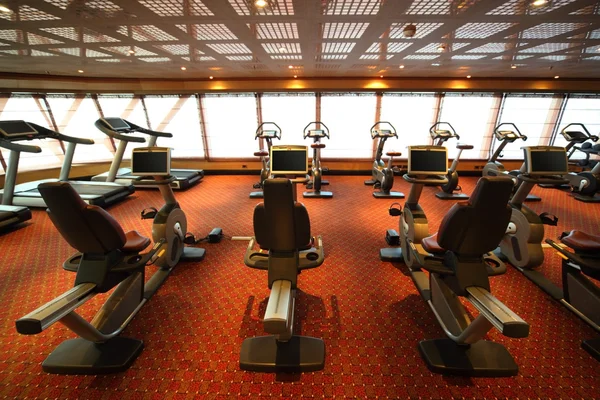 Large gym hall with exercise bicycle in cruise ship view from ba — Stock Photo, Image