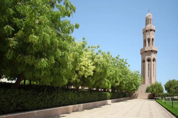 Arquitetura islâmica torre, oman, dia ensolarado de verão — Fotografia de Stock