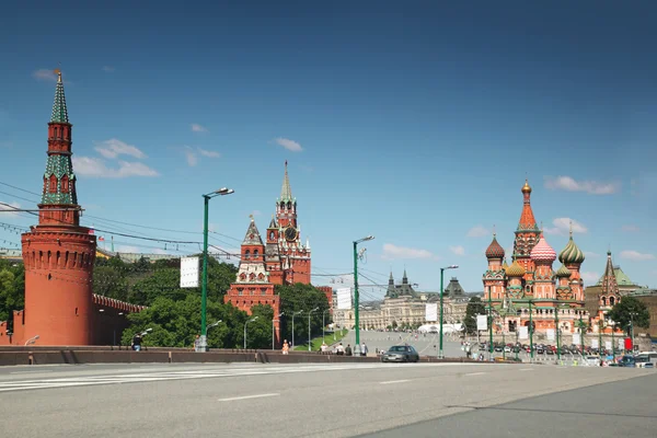 Vista sobre la catedral de San Basilio y el Kremlin en Moscú, Rusia summ —  Fotos de Stock