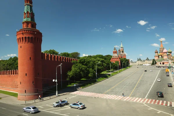 Vista sobre a catedral de São Basílio e Kremlin em Moscou, Rússia summ — Fotografia de Stock