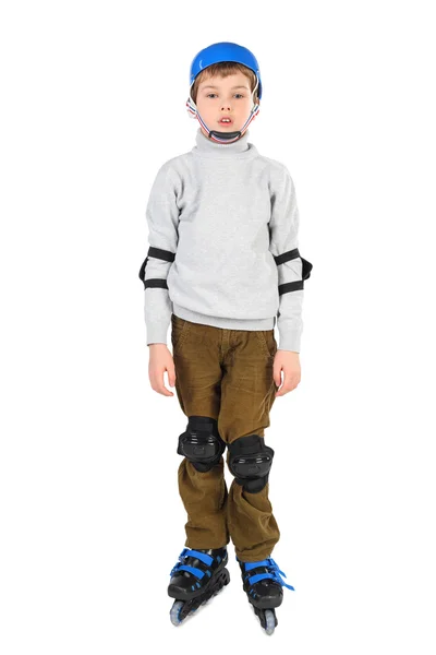 Kleine jongen met geopende mond in blauwe helm skaten isolat — Stockfoto