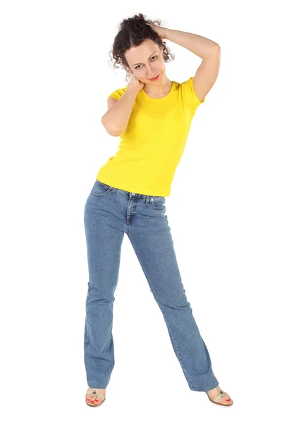 Jovem mulher atraente em camisa amarela e jeans de pé, mãos — Fotografia de Stock