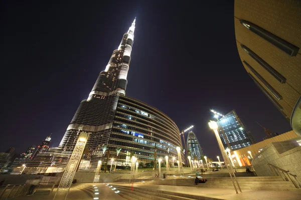 DUBAI - 18 APRILE: Burj Dubai grattacielo e zona con scale a — Foto Stock
