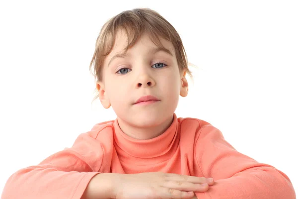 Porträt eines ernsten kleinen Mädchens in dünnem Pullover, Halbkörper, Isol — Stockfoto