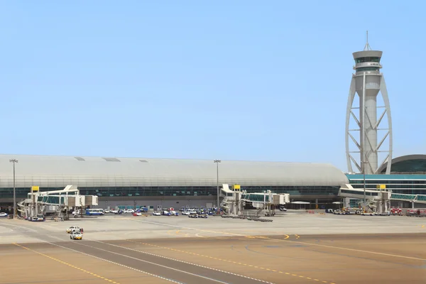 DUBAI - APRIL 19: Dubai International Airport on April 19, 2010 — Stock Photo, Image