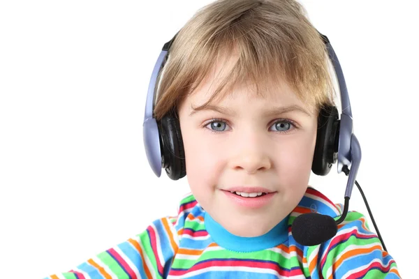 Πορτρέτο του κοριτσάκι με ακουστικά και μικρόφωνο ψάχνει ένα — Φωτογραφία Αρχείου