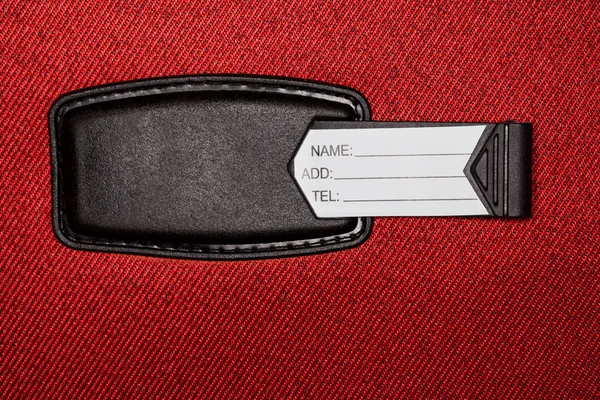 Etikett med identifikationsuppgifter på röda textural tyg — Stockfoto