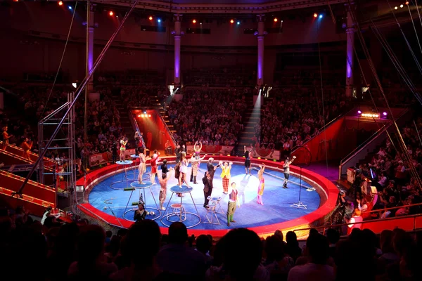 Moskou - 5 juni - blauwe arena in Moskou nikulin circus performanc — Stockfoto