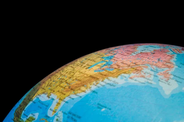 Фрагмент земного шара мира изолирован на черном фоне, земной шар — стоковое фото