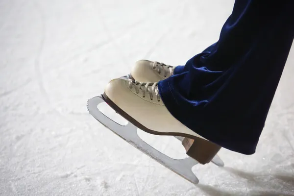 Human feet in fads standing on ice on the brink of an edge on sk — Stock Photo, Image