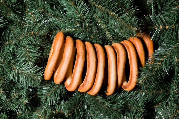 Pão de bagels pendurado na árvore de pele de Natal, dez bagels — Fotografia de Stock