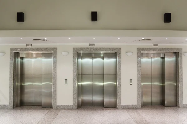 Tři výtah — Stock fotografie