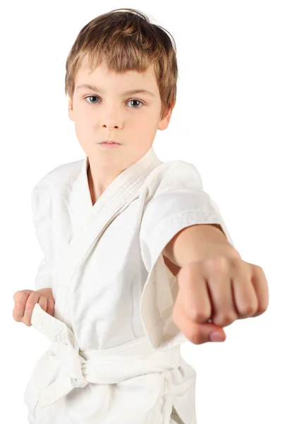 Karateka menino em kimono branco lutando isolado em backgrou branco — Fotografia de Stock