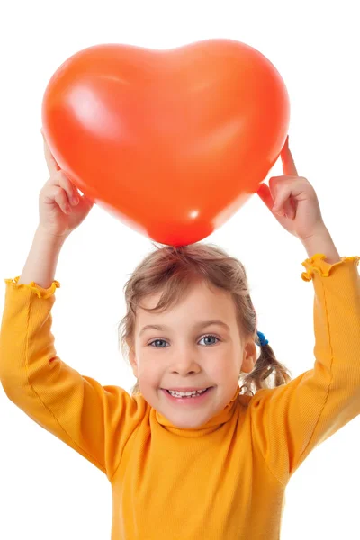 Γέλιο κοριτσάκι τοποθετεί πάνω από το κεφάλι καρδιά σχήμα μπαλόνι iso — Φωτογραφία Αρχείου