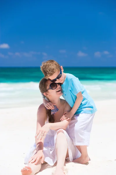 Madre e hijo de vacaciones — Foto de Stock
