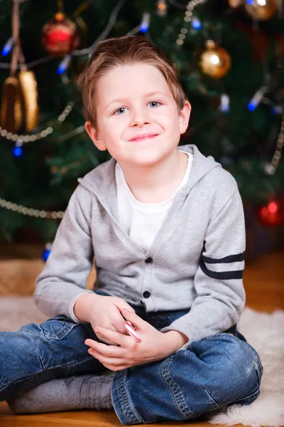 Kerstmis jongen portret — Stockfoto